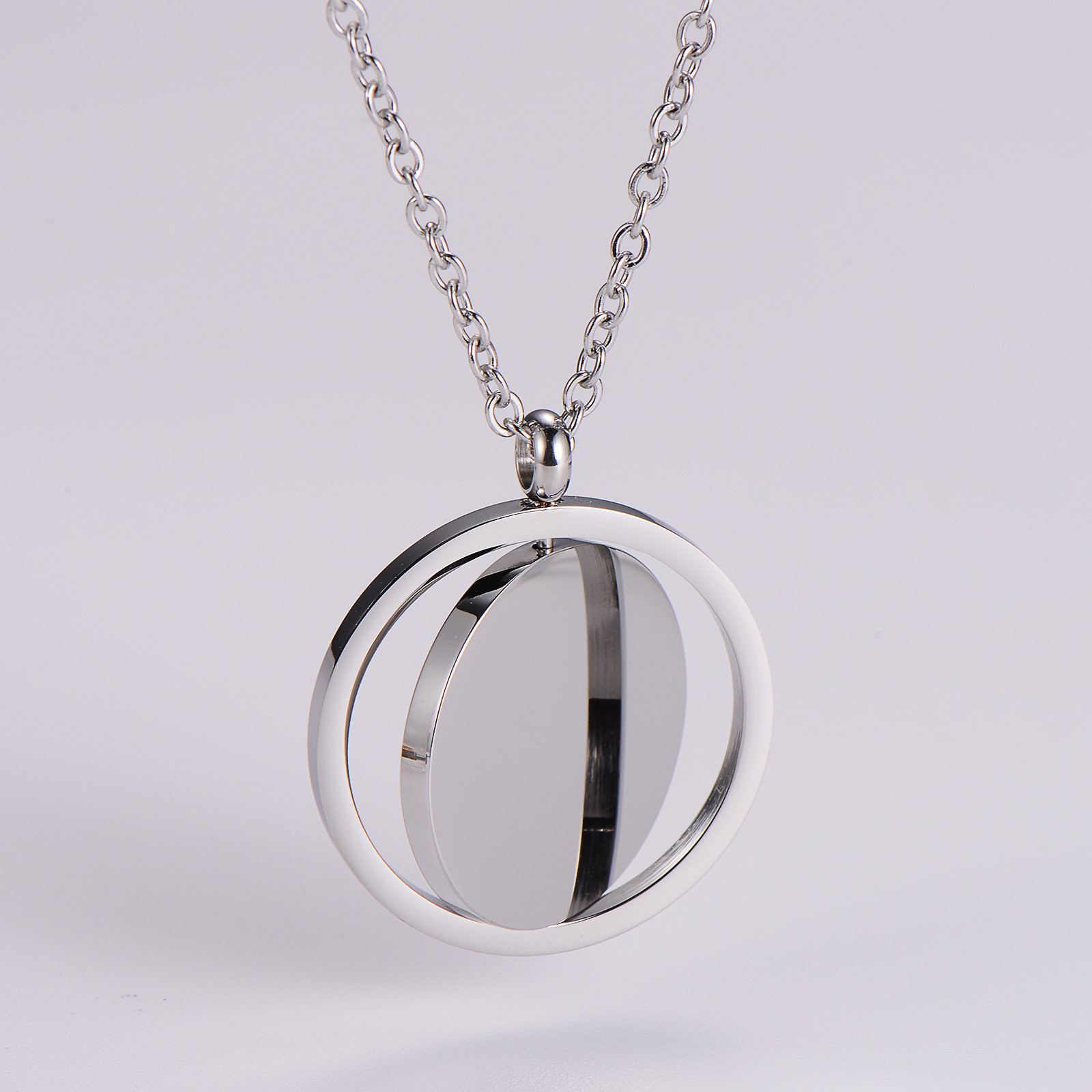 Collana rotonda con nome perso - Name Necklace Custom recensione e prezzo